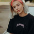 Raver Girl mit Firehand oversized Raver T-Shirt von Technostoff von vorne